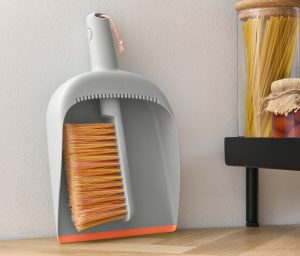 Käsikühvel harjaga